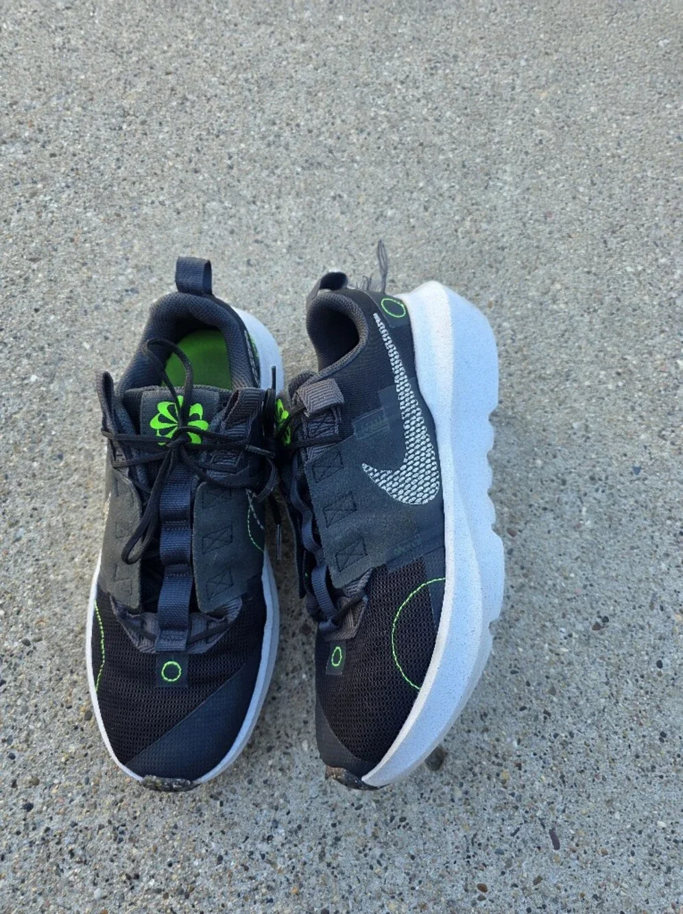 Nike Black and Green Athletic Sneaker Youth Boys 7Y